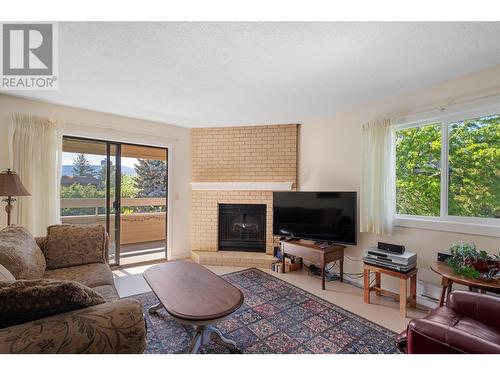 1035 Bernard Avenue Unit# 201, Kelowna, BC - Indoor Photo Showing Living Room With Fireplace