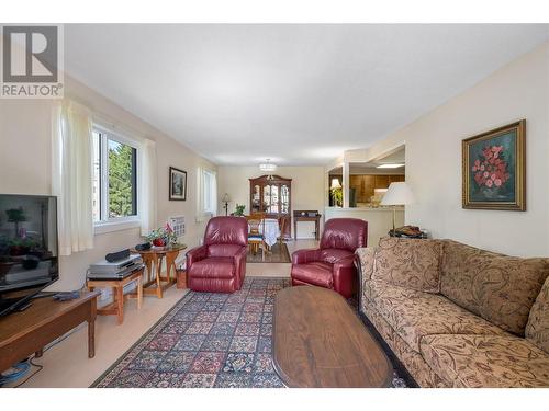 1035 Bernard Avenue Unit# 201, Kelowna, BC - Indoor Photo Showing Living Room