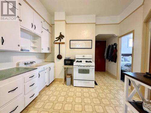 8502 78Th Avenue, Osoyoos, BC - Indoor Photo Showing Kitchen