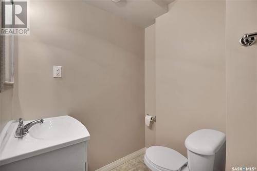 38 Armstrong Bay, Regina, SK - Indoor Photo Showing Bathroom