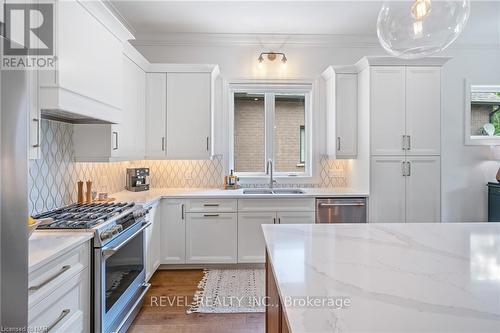 7 Fedorkow Lane, Niagara-On-The-Lake, ON - Indoor Photo Showing Kitchen With Double Sink With Upgraded Kitchen