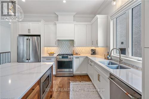 7 Fedorkow Lane, Niagara-On-The-Lake, ON - Indoor Photo Showing Kitchen With Stainless Steel Kitchen With Double Sink With Upgraded Kitchen