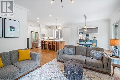 7 Fedorkow Lane, Niagara-On-The-Lake, ON - Indoor Photo Showing Living Room