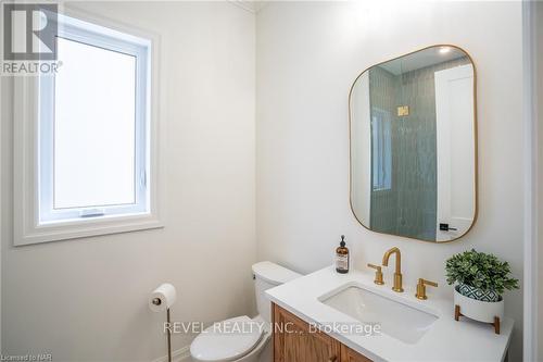 7 Fedorkow Lane, Niagara-On-The-Lake, ON - Indoor Photo Showing Bathroom