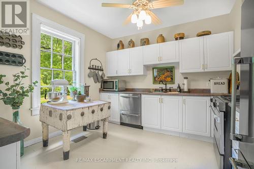 2998 Holland Road, Thorold, ON - Indoor Photo Showing Kitchen With Double Sink