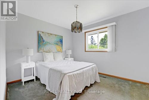 328 West 5Th Street, Hamilton, ON - Indoor Photo Showing Bedroom