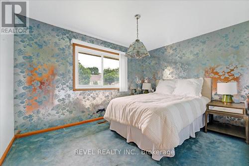 328 West 5Th Street, Hamilton, ON - Indoor Photo Showing Bedroom