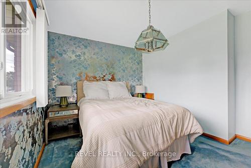 328 West 5Th Street, Hamilton, ON - Indoor Photo Showing Bedroom