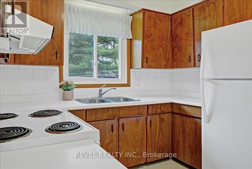 328 West 5Th Street, Hamilton, ON - Indoor Photo Showing Kitchen With Double Sink