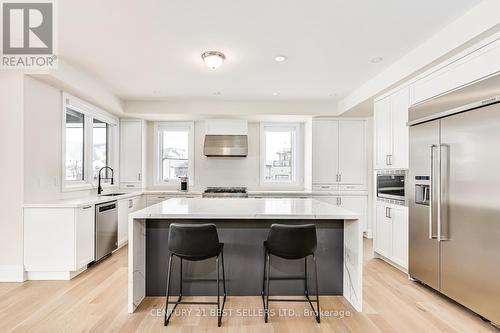 117 Stoneleigh Drive, Blue Mountains, ON - Indoor Photo Showing Kitchen With Upgraded Kitchen