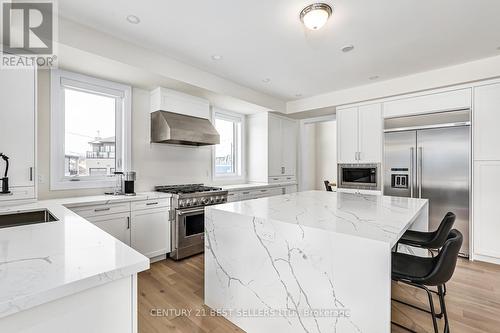 117 Stoneleigh Drive, Blue Mountains, ON - Indoor Photo Showing Kitchen With Upgraded Kitchen