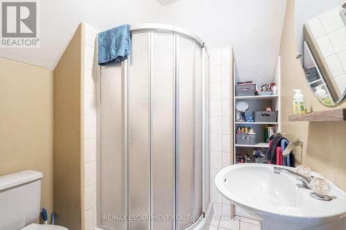 26 Ontario Avenue, Hamilton (Stinson), ON - Indoor Photo Showing Bathroom