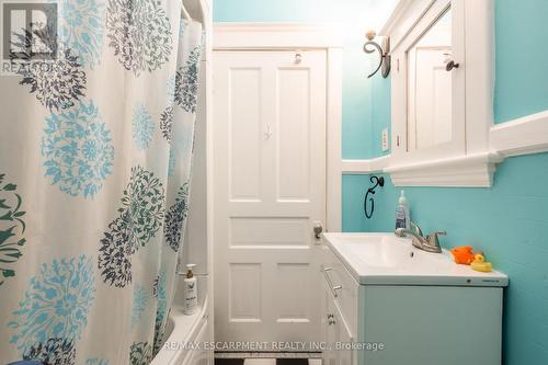 26 Ontario Avenue, Hamilton (Stinson), ON - Indoor Photo Showing Bathroom