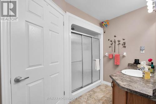 7 Sunnydale Court, West Lincoln, ON - Indoor Photo Showing Bathroom