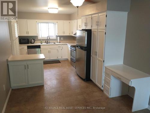 7 Canora Court, Welland, ON - Indoor Photo Showing Kitchen With Double Sink