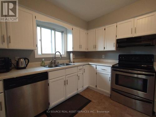 7 Canora Court, Welland, ON - Indoor Photo Showing Kitchen With Double Sink