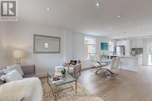 353 Lumsden Avenue, Toronto, ON - Indoor Photo Showing Living Room