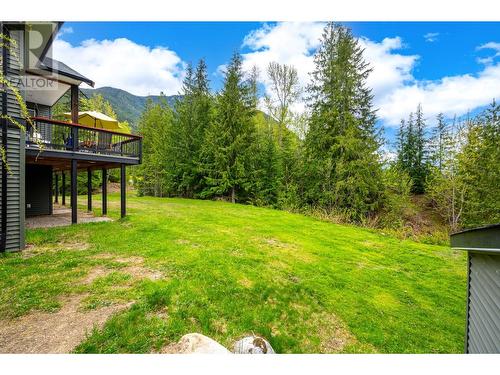 787 Crescent Bay Road, Nakusp, BC - Outdoor