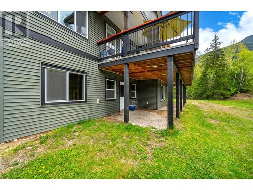 787 Crescent Bay Road, Nakusp, BC - Outdoor With Exterior