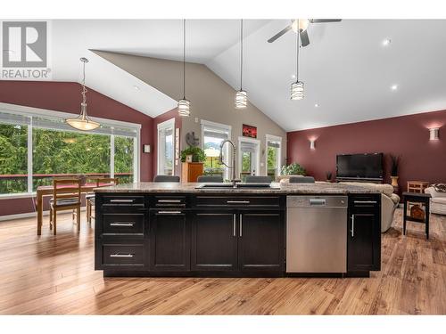 787 Crescent Bay Road, Nakusp, BC - Indoor Photo Showing Kitchen