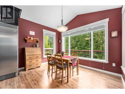 787 Crescent Bay Road, Nakusp, BC - Indoor Photo Showing Dining Room