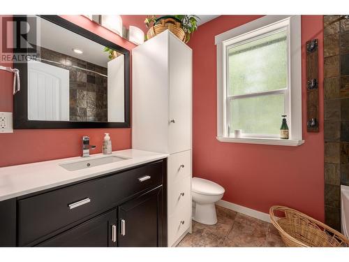 787 Crescent Bay Road, Nakusp, BC - Indoor Photo Showing Bathroom