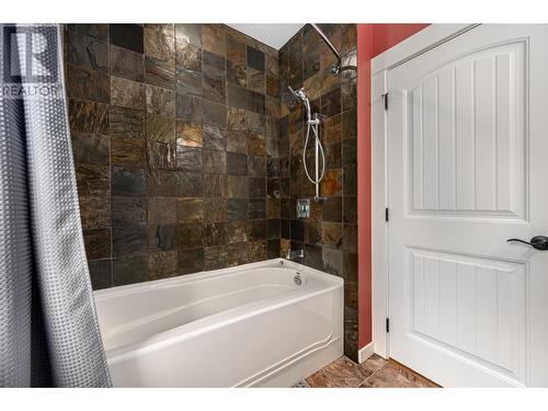 787 Crescent Bay Road, Nakusp, BC - Indoor Photo Showing Bathroom