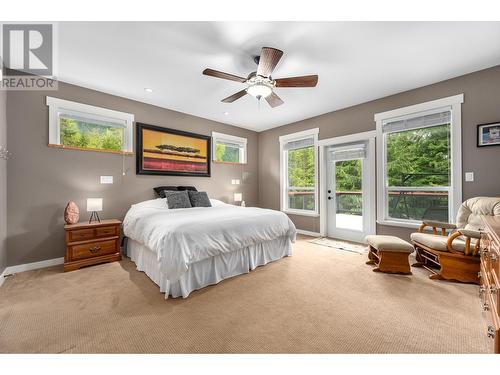 787 Crescent Bay Road, Nakusp, BC - Indoor Photo Showing Bedroom