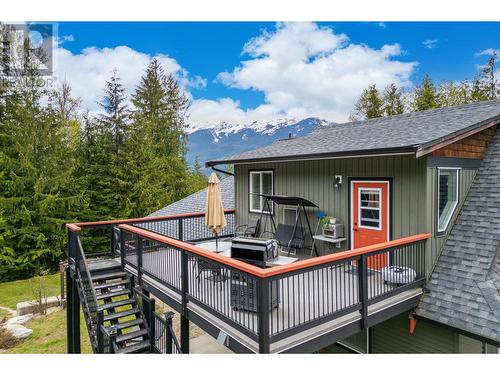 787 Crescent Bay Road, Nakusp, BC - Outdoor With Exterior