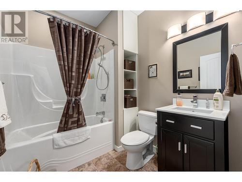 787 Crescent Bay Road, Nakusp, BC - Indoor Photo Showing Bathroom