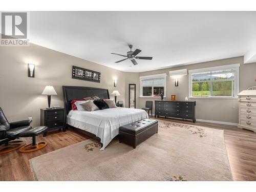 787 Crescent Bay Road, Nakusp, BC - Indoor Photo Showing Bedroom