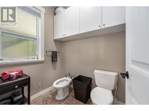 787 Crescent Bay Road, Nakusp, BC - Indoor Photo Showing Bathroom