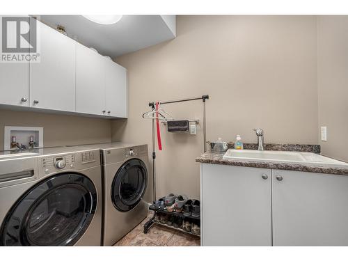 787 Crescent Bay Road, Nakusp, BC - Indoor Photo Showing Laundry Room