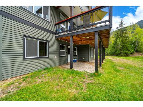 787 Crescent Bay Road, Nakusp, BC - Outdoor With Exterior