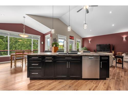 787 Crescent Bay Road, Nakusp, BC - Indoor Photo Showing Kitchen