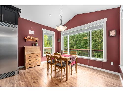 787 Crescent Bay Road, Nakusp, BC - Indoor Photo Showing Dining Room