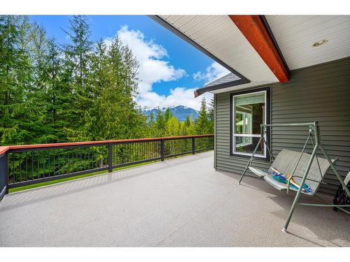 787 Crescent Bay Road, Nakusp, BC - Outdoor With Exterior