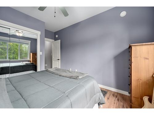 787 Crescent Bay Road, Nakusp, BC - Indoor Photo Showing Bedroom