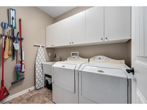 787 Crescent Bay Road, Nakusp, BC - Indoor Photo Showing Laundry Room