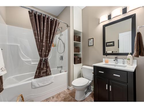 787 Crescent Bay Road, Nakusp, BC - Indoor Photo Showing Bathroom