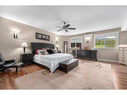 787 Crescent Bay Road, Nakusp, BC - Indoor Photo Showing Bedroom