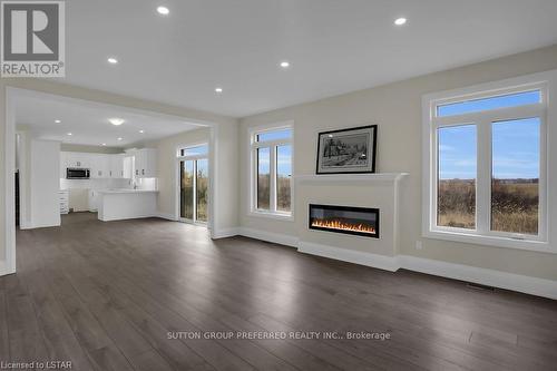 252 Leitch Street, Dutton/Dunwich (Dutton), ON - Indoor Photo Showing Living Room With Fireplace