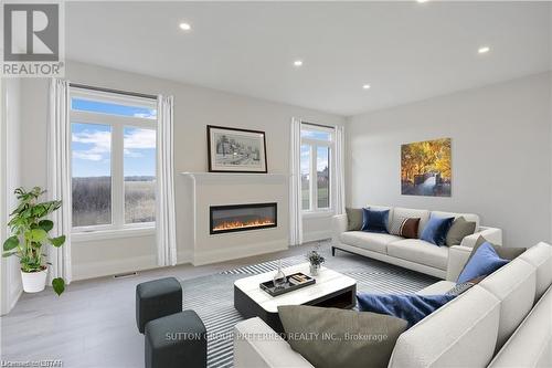 252 Leitch Street, Dutton/Dunwich (Dutton), ON - Indoor Photo Showing Living Room With Fireplace