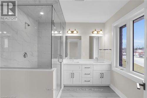 252 Leitch Street, Dutton/Dunwich (Dutton), ON - Indoor Photo Showing Bathroom