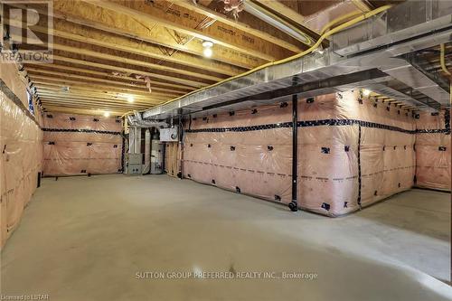 252 Leitch Street, Dutton/Dunwich (Dutton), ON - Indoor Photo Showing Garage