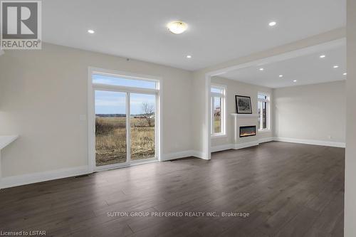 252 Leitch Street, Dutton/Dunwich (Dutton), ON - Indoor Photo Showing Living Room