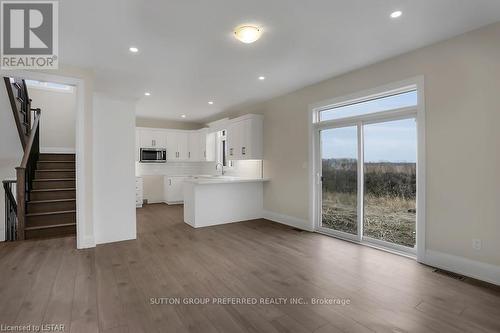 252 Leitch Street, Dutton/Dunwich (Dutton), ON - Indoor Photo Showing Kitchen