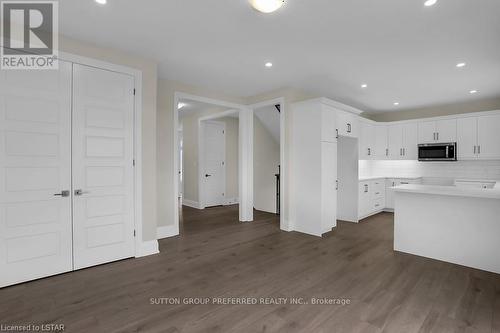 252 Leitch Street, Dutton/Dunwich (Dutton), ON - Indoor Photo Showing Kitchen