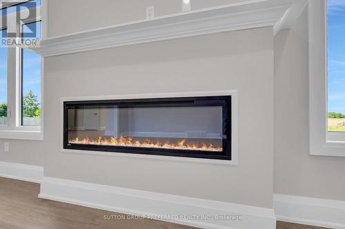 186 Leitch Street, Dutton/Dunwich (Dutton), ON - Indoor With Fireplace