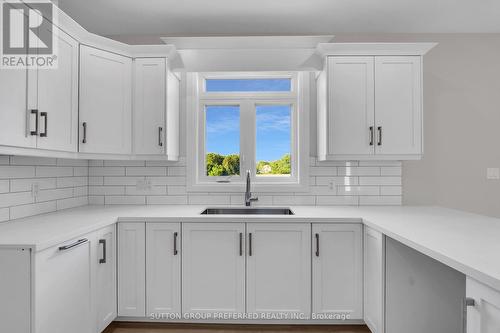 186 Leitch Street, Dutton/Dunwich (Dutton), ON - Indoor Photo Showing Kitchen